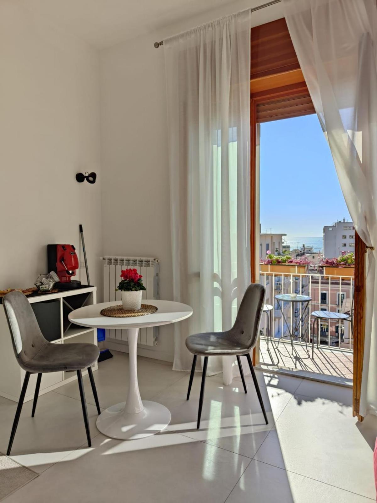 Bed and Breakfast Oasi Al Centro Con Parcheggio Salerno Exteriér fotografie