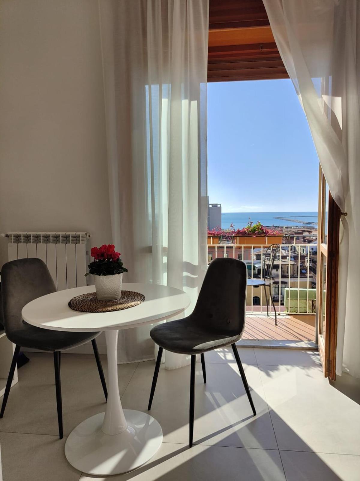 Bed and Breakfast Oasi Al Centro Con Parcheggio Salerno Exteriér fotografie